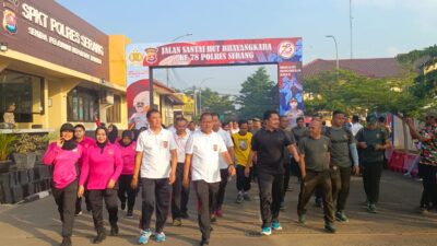 Sambut HUT Bhayangkara ke 78 , Polres Serang Gelar Olah Raga Jalan Santai 