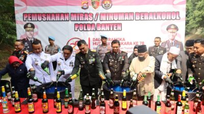 Peringati Hari Bhayangkara Ke-78, Polda Banten Musnahkan Puluhan Ribu Miras Hasil KRYD