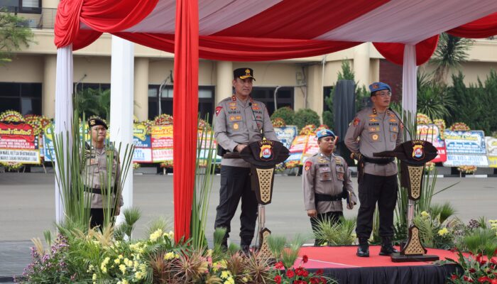 Penyerahan Pataka Polda Banten Warnai Upacara Welcome dan Farewell Parade Kapolda Banten