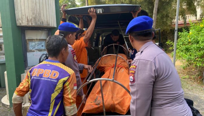 Ditpolairud Polda Banten Evakuasi Temuan Mayat yang Diduga WNA di Pantai Anyer