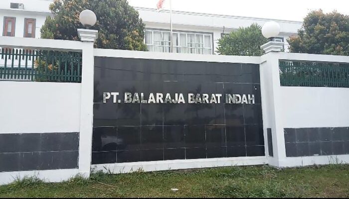 Pabrik Miras di kawasan Industri Modern Cikande Kabupaten Serang di Demo Puluhan Santri Tuntut Pabrik di Tutup 