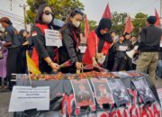 Bentuk Kekecewaan Mahasiswa Robek Dan Injak – Injak Gambar Poto Kadishub dan Kasatpol PP Kabupaten Tangerang 